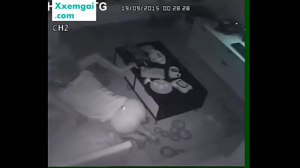 Clip nữ ca sĩ làm tình mây mưa với bạn trai trong phòng khách