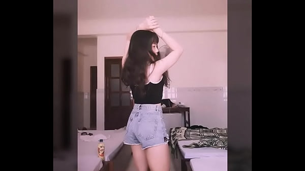 Em Thư hotgirl lộ clip bú cu cưc dâm